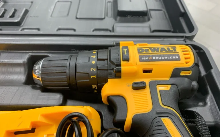 Шуруповерт Dewalt DCD708