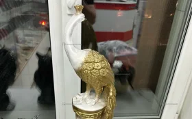 Статуя Павлина