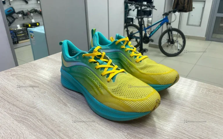 Кроссовки 44 р.