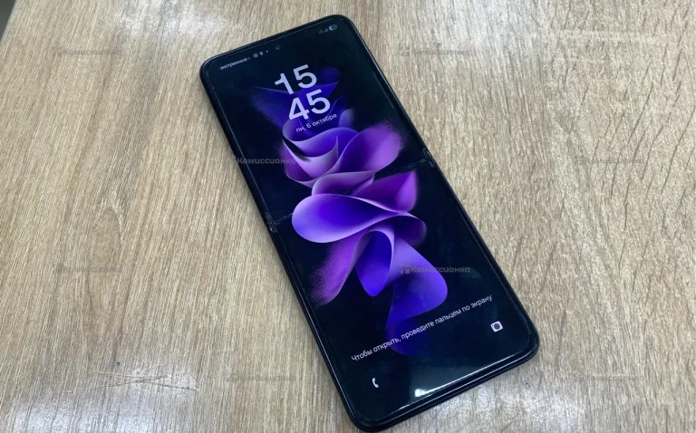 Samsung Galaxy Z Flip3 5G 8/128 ГБ