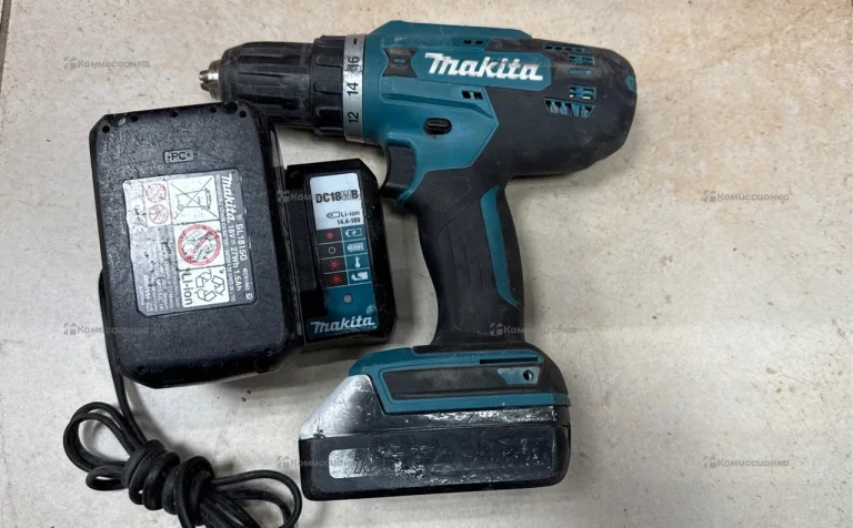 Аккумуляторная дрель-шуруповерт Makita DF488DWE