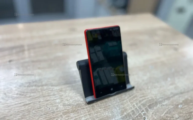 Nokia Lumia 820 1/8 ГБ