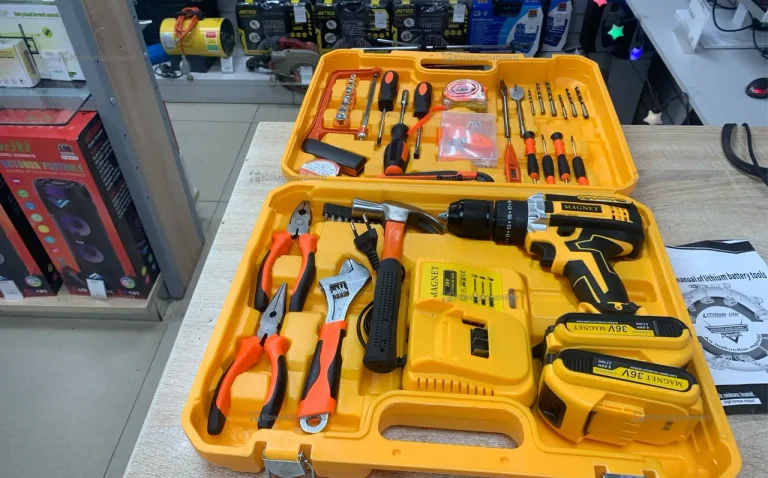 Шуруповерт Набор с инструментами 2 АКБ