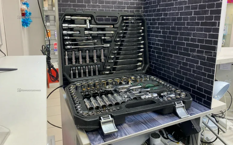 Набор инструментов Автобрат 151 предмет