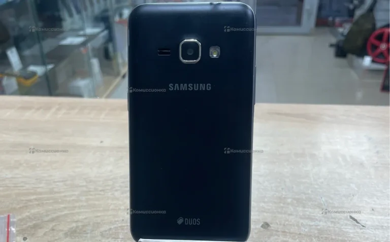 Samsung Galaxy J1 1/8 ГБ