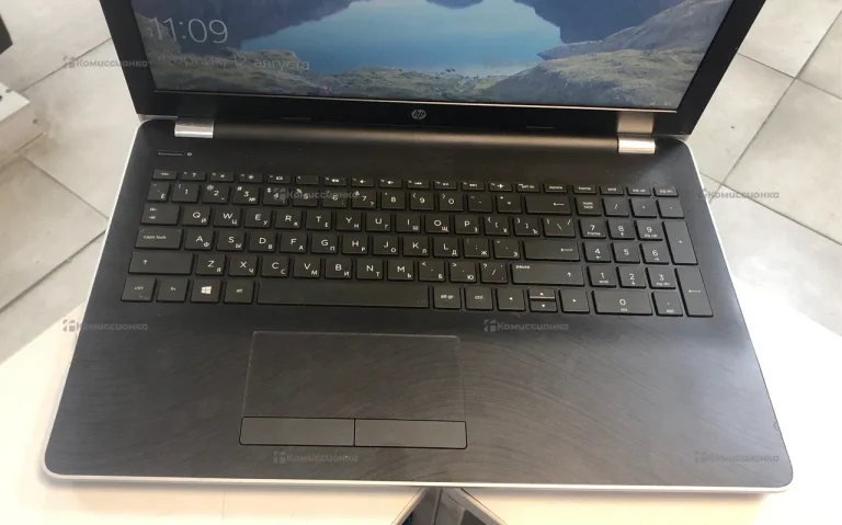 Ноутбук HP 15-bw028ur