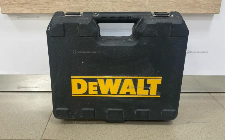Аккумуляторный дрель-шуруповерт DeWalt DCD771