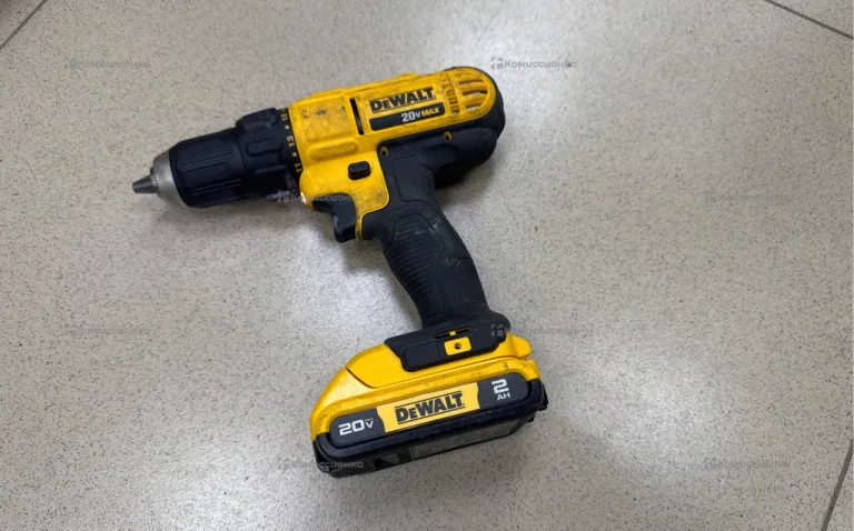 дрель-шуруповерт DeWalt DCD771