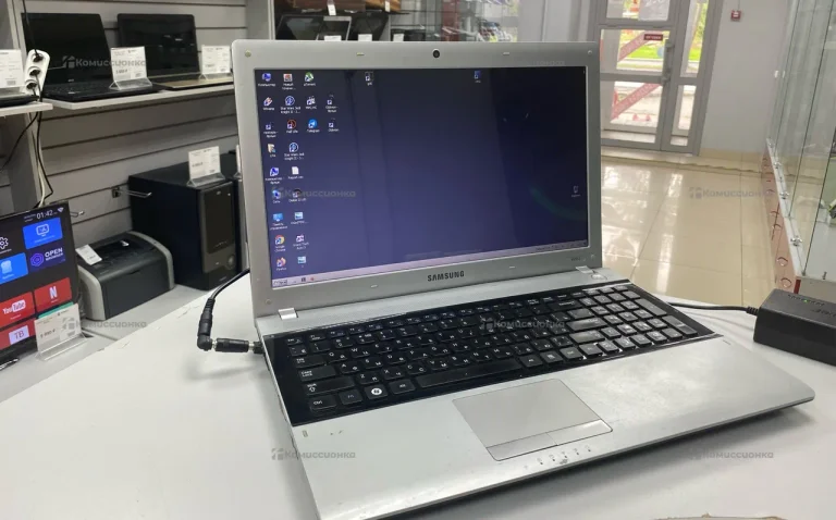 Ноутбук  SAMSUNG NP-RV413-A06MY