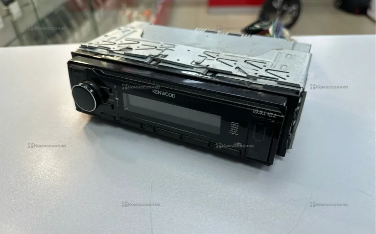 Автомагнитола Kenwood KMM-104