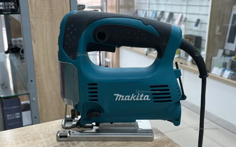 Электролобзик Makita 4329
