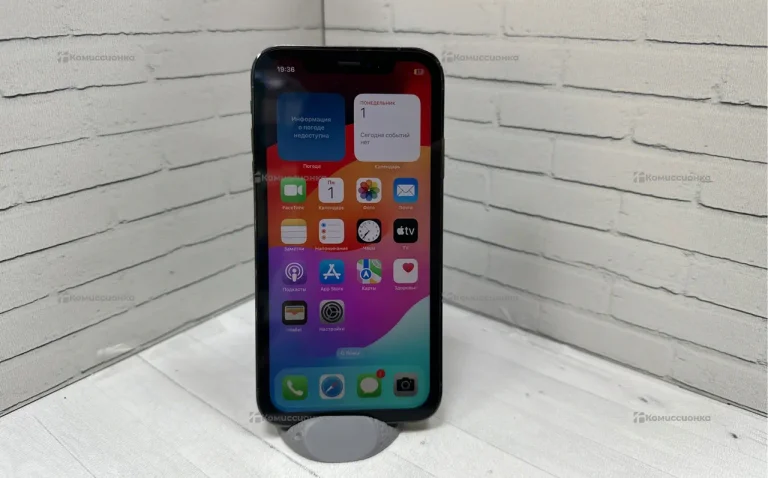 Apple iPhone XR 3/128 ГБ в корпусу