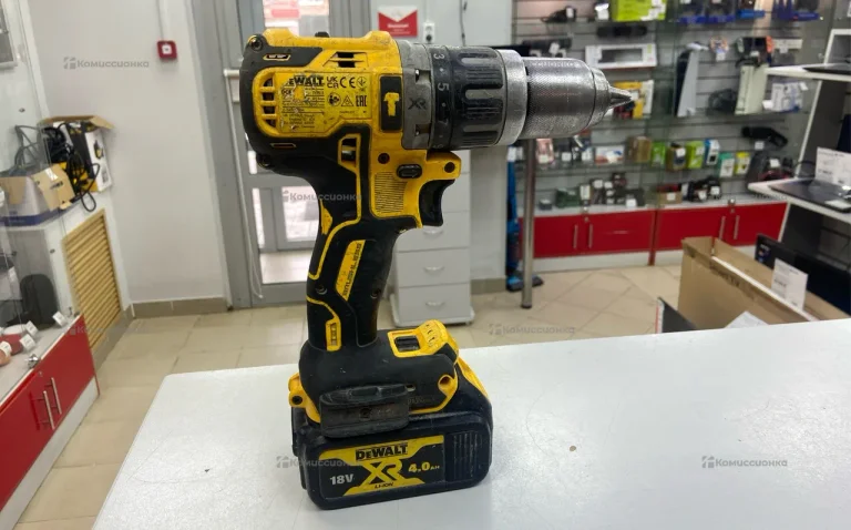 дрель шуруповерт DCD796