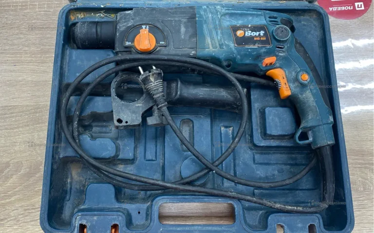 Перфоратор Bort BHD-800N