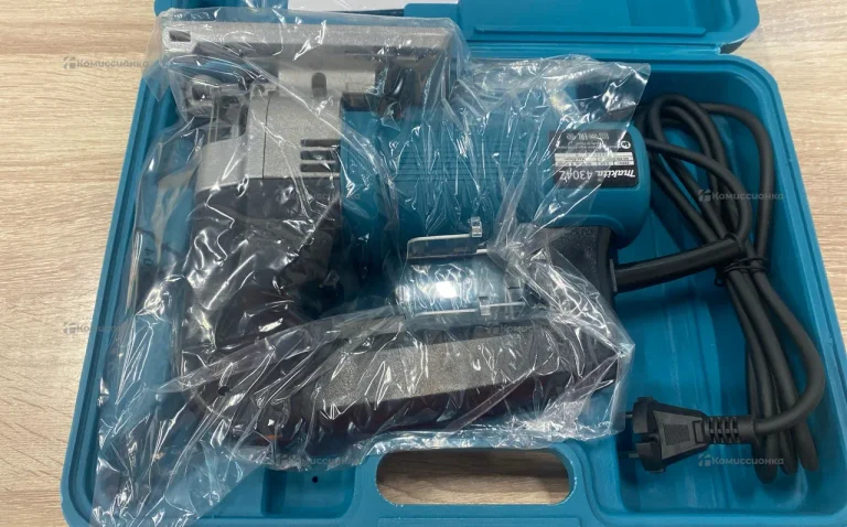 Лобзик Makita сетевой 4304Z