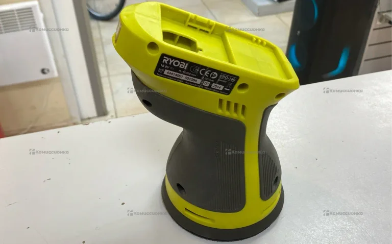 Полировальная аккумуляторная машинка Ryobi CRO-180