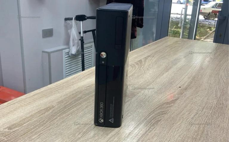 Приставка Xbox 360 E Console