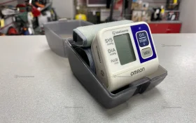 Танометр Omron на запястье