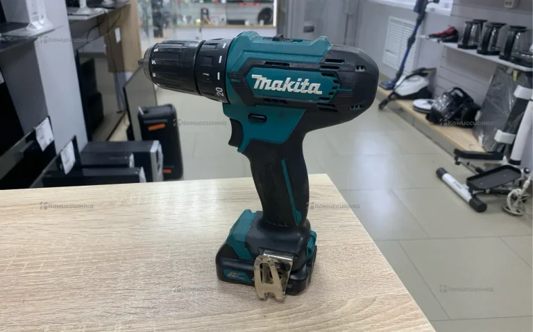 Дрель шуруповерт Makita DF333D