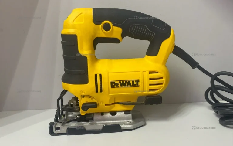 Электролобзик DeWALT DWE349
