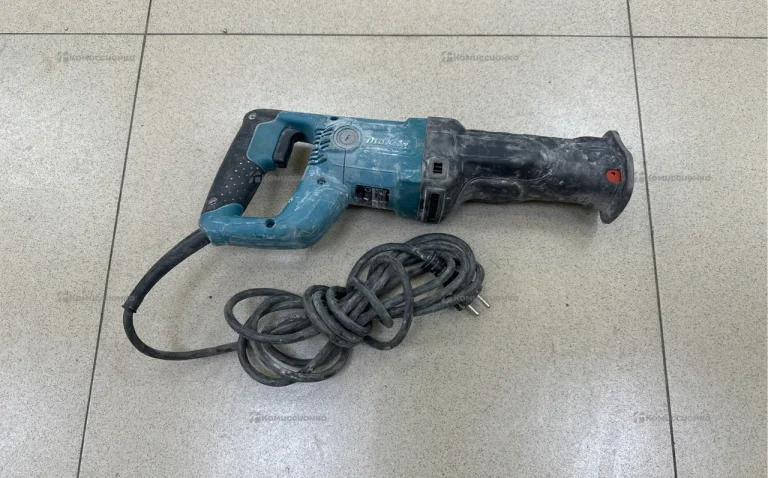 сабельная пила makita jr3050T