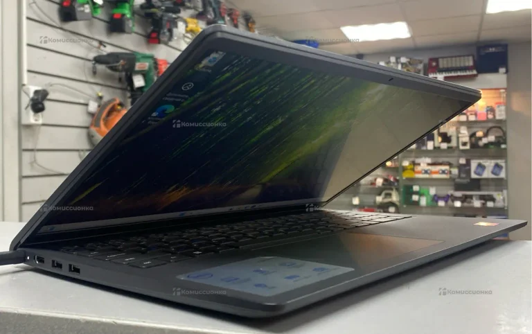 Ноутбук Dell Ispirion 3520