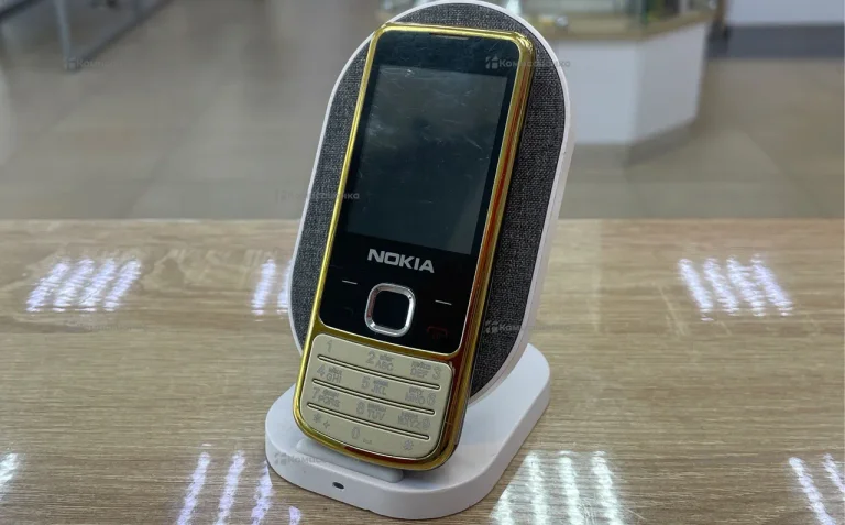Nokia 6700 Gold.