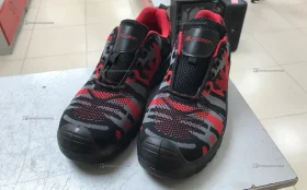 Кроссовки с жестким носом 42р