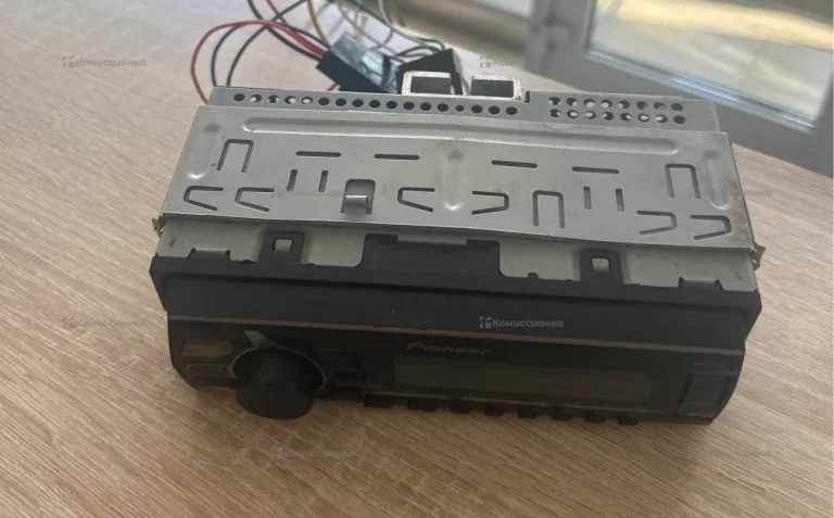 Автомагнитола  pioneer mvh-1700ui