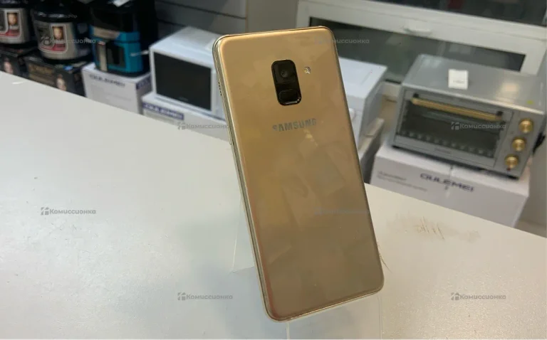 Samsung Galaxy A8 2/32 ГБ