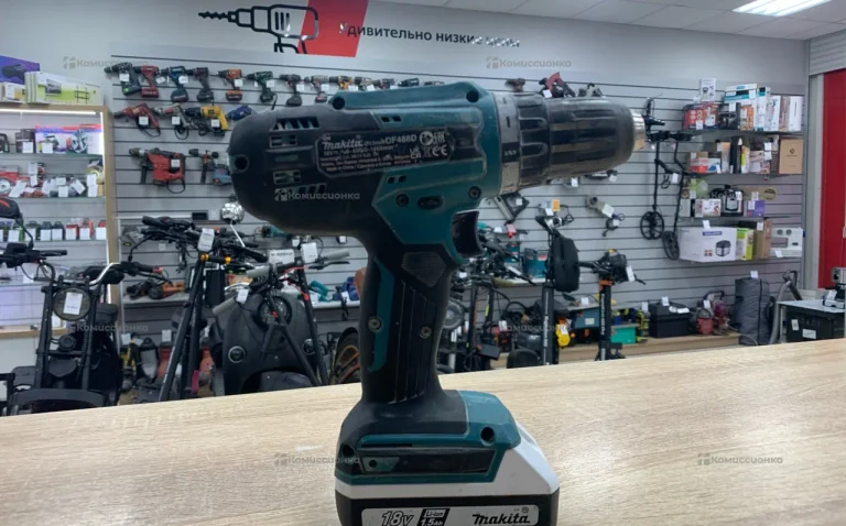 шуруповерт  makita DF488D