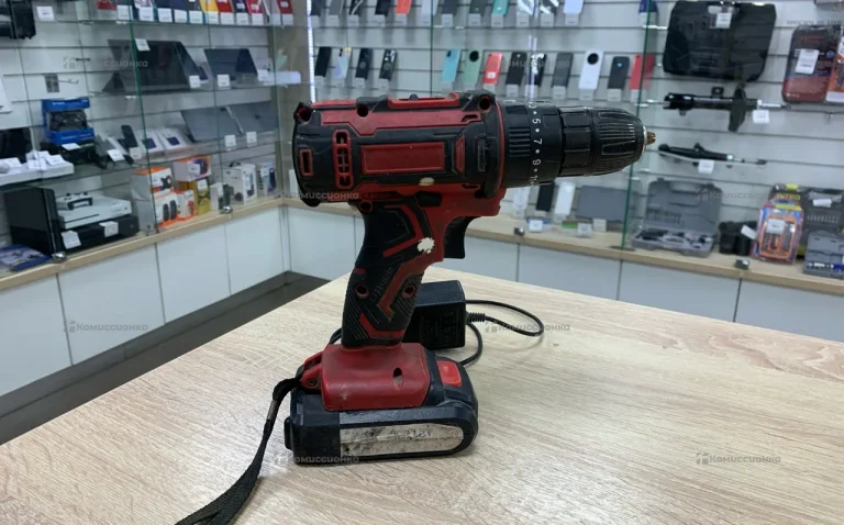 Шуруповерт аккумуляторный красный