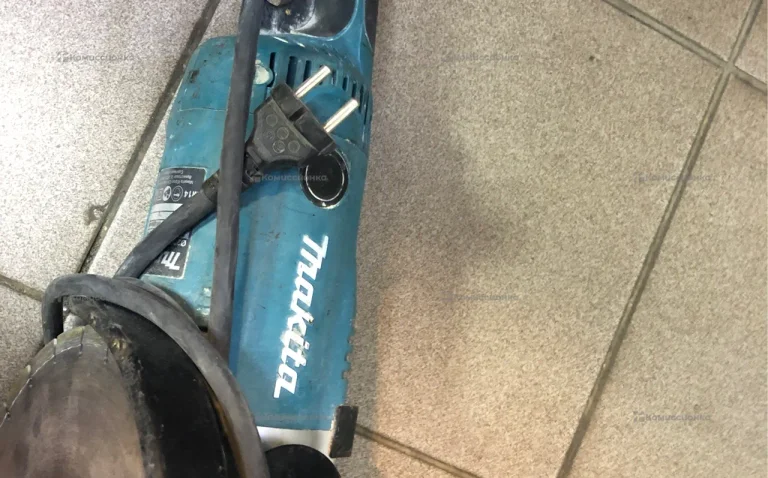 Makita GA9020