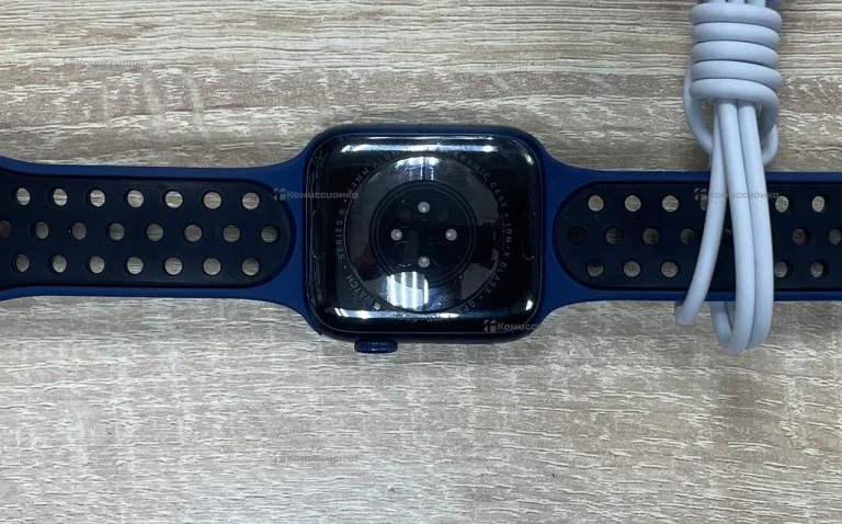 Часы  Apple Watch Series 6 44mm