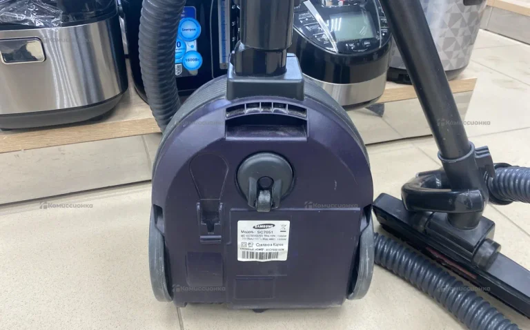 Пылесос  Samsung sc7051