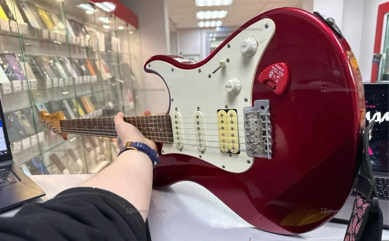 Электрогитара YAMAHA PACIFICA 012 BL