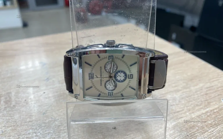 Часы  Daniel Hetchter