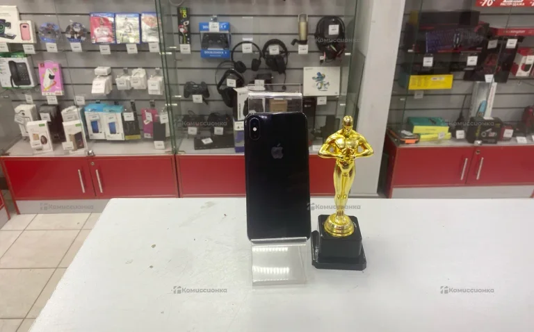 Apple iPhone XS 64 ГБ.