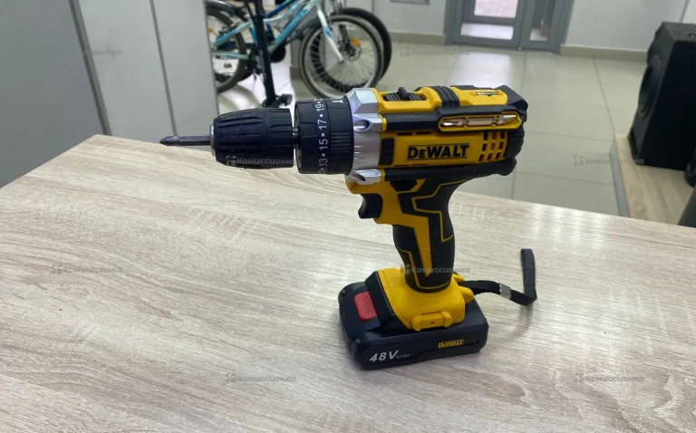 Дрель шуруповерт DeWalt reply