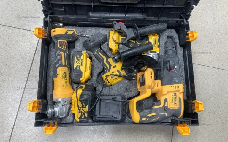набор из инструментов Dewalt 4-1