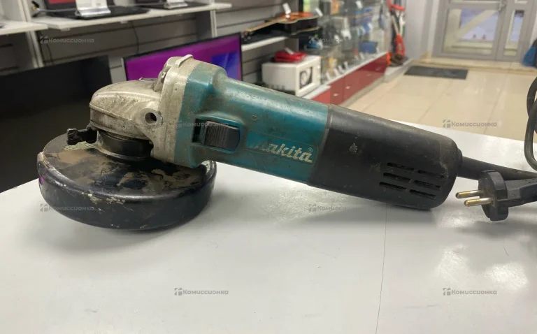 УШМ  Makitta  9557NM