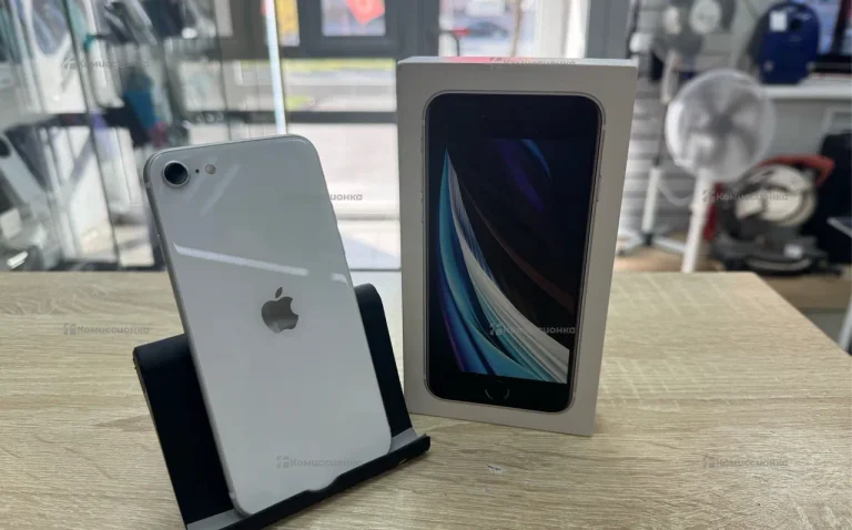 Телефон iPhone SE 128GB