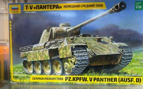 Сборная модель ZVEZDA 1/35 Немецкий средний танк Т-V Пантера 3678