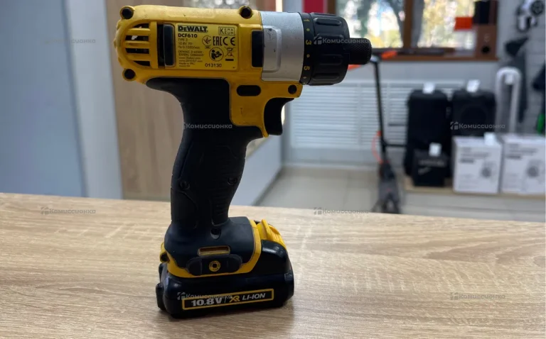 Шуруповерт dewalt DCF610