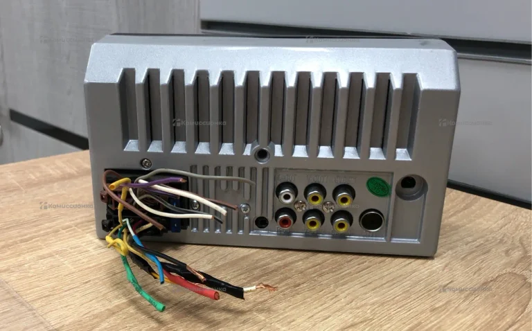 Автомагнитола 7010B