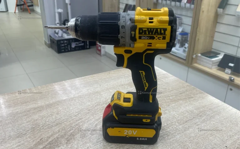 Дрель-шуруповерт Dewalt DCD805