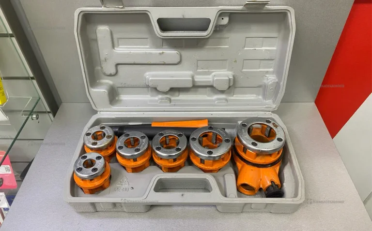 Набор клуппов с держателем