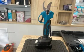 Секатор Makita AKБ