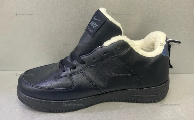 Кроссовки Nike 41р зима