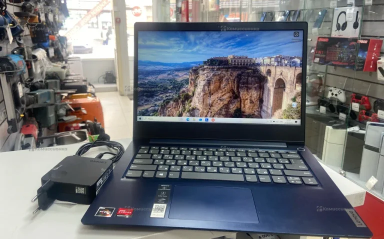 Ноутбук  Lenovo